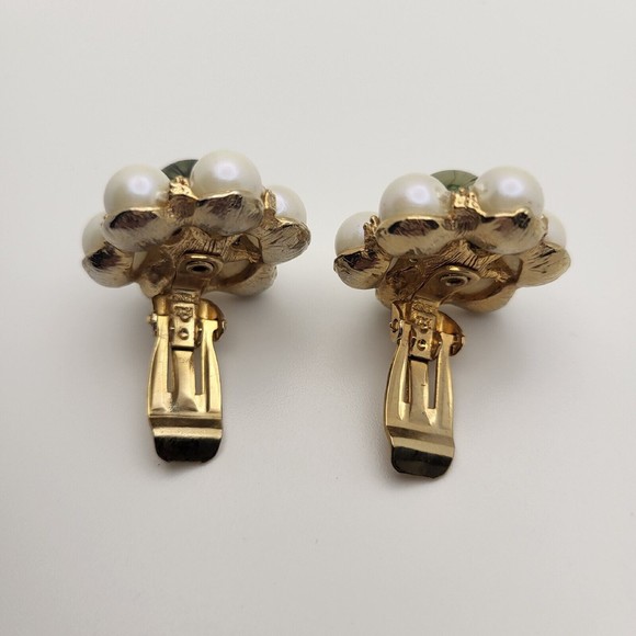 Vintage Green Lucite and Pearls Clip On Earrings Signed Pat Pend - Picture 3 of 5